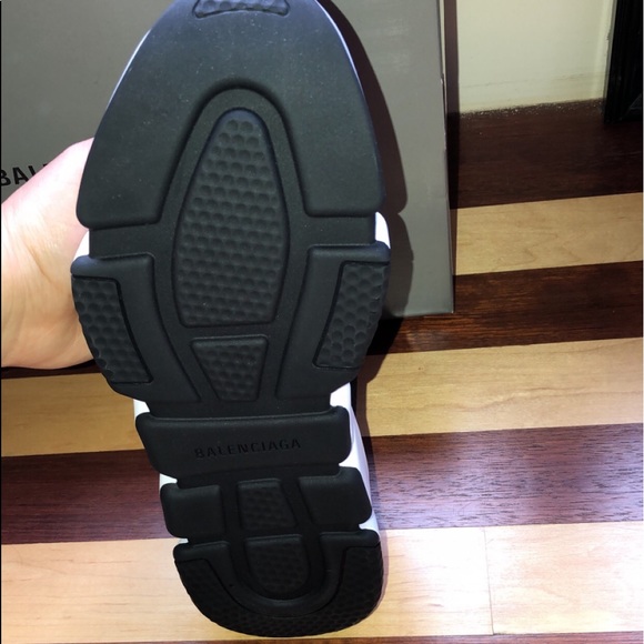 Balenciaga’s sock runners and comes with box - Picture 5 of 5